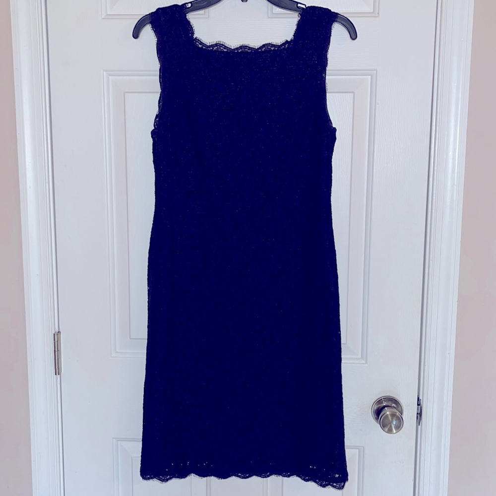 Fitted lace cocktail dress, like new, worn once and dry cleaned
